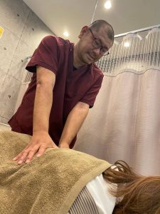 柔道整復師による徒手マッサージ